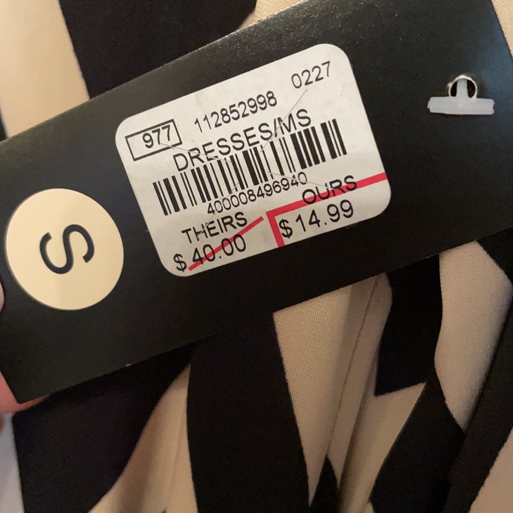 Messini Ladies size S dress with keyhole neckline and chevron stripes - Picture 8 of 17